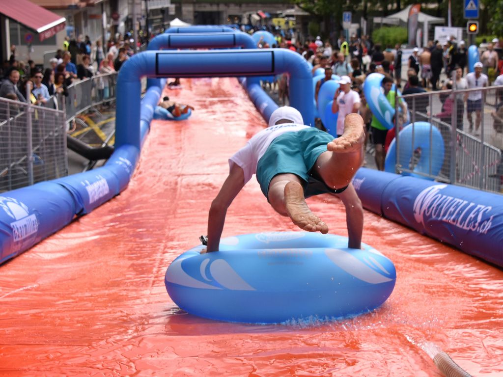 Toboggans aquatiques éphémères les événements incontournables de l'été