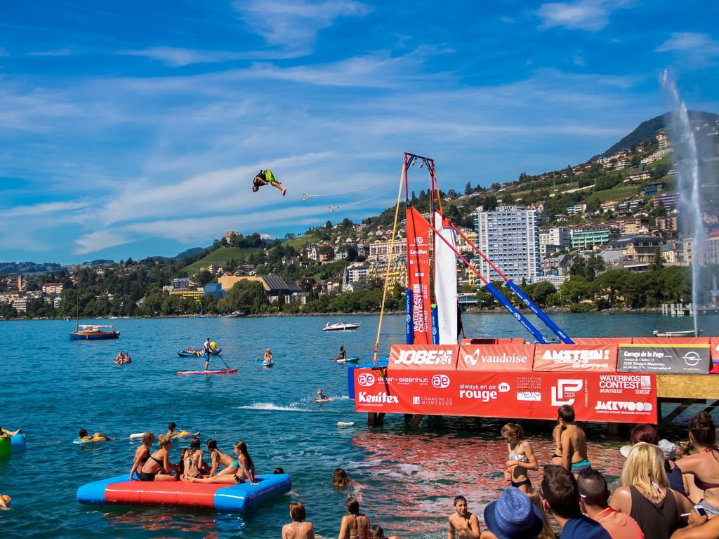 Toboggans aquatiques éphémères les événements incontournables de l'été