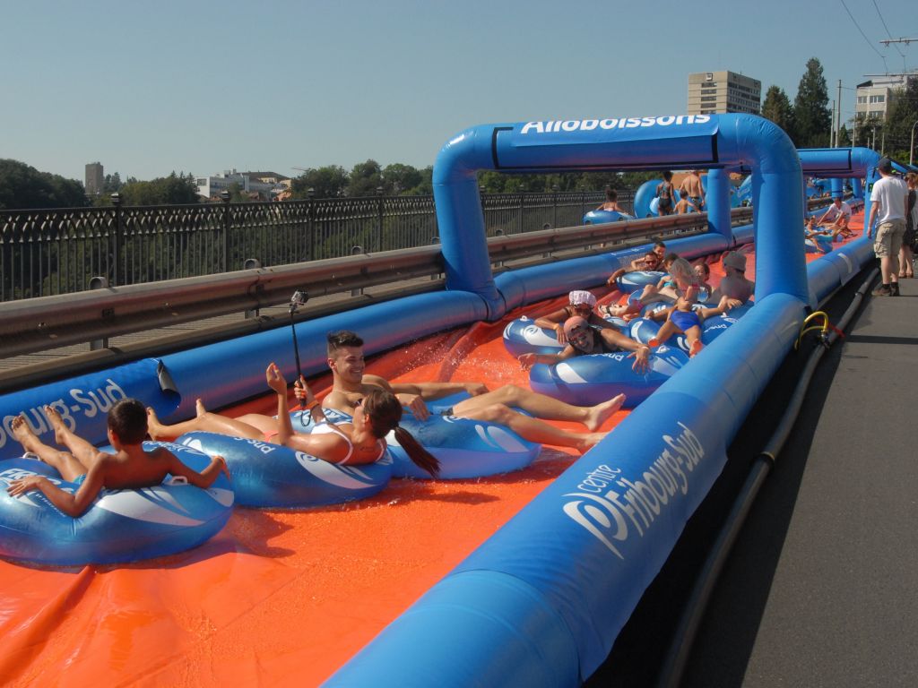 Toboggans aquatiques éphémères les événements incontournables de l'été
