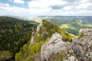 Balade panoramique aux rochers des Sommêtres dans les Franches-Montagnes