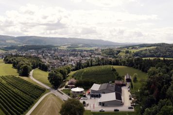 Loisirs.ch découvre les secrets des fruits et de la distillation !
