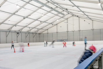 Du 2 décembre 2024 au 2 mars 2025, patin en plein air près du stade