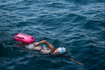 C'est du jamais vu! Flavie Capozzi va tenter la traversée du Léman, de Genève à Veytaux, à la nage et... retour.