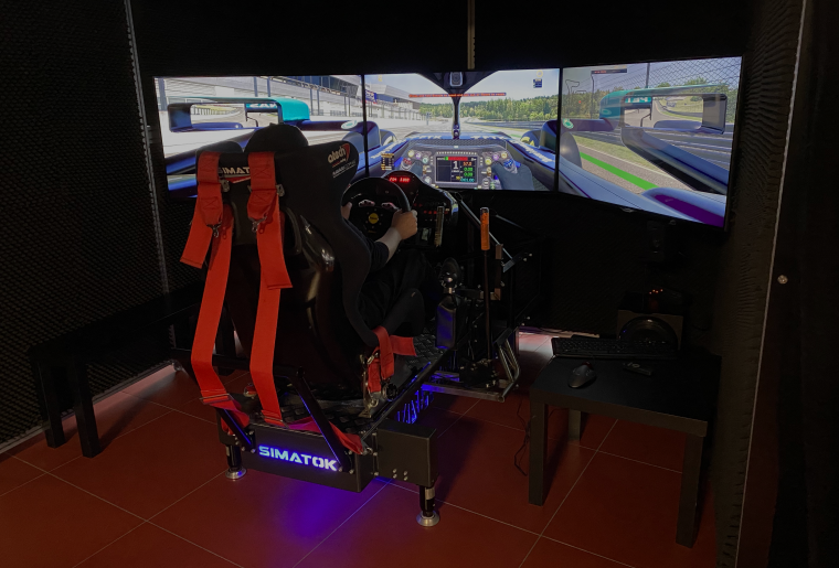 vr-racing-cars-simulateur-conduite-echandens-5.JPG vr-racing-cars-simulateur-conduite-echandens-5.JPG