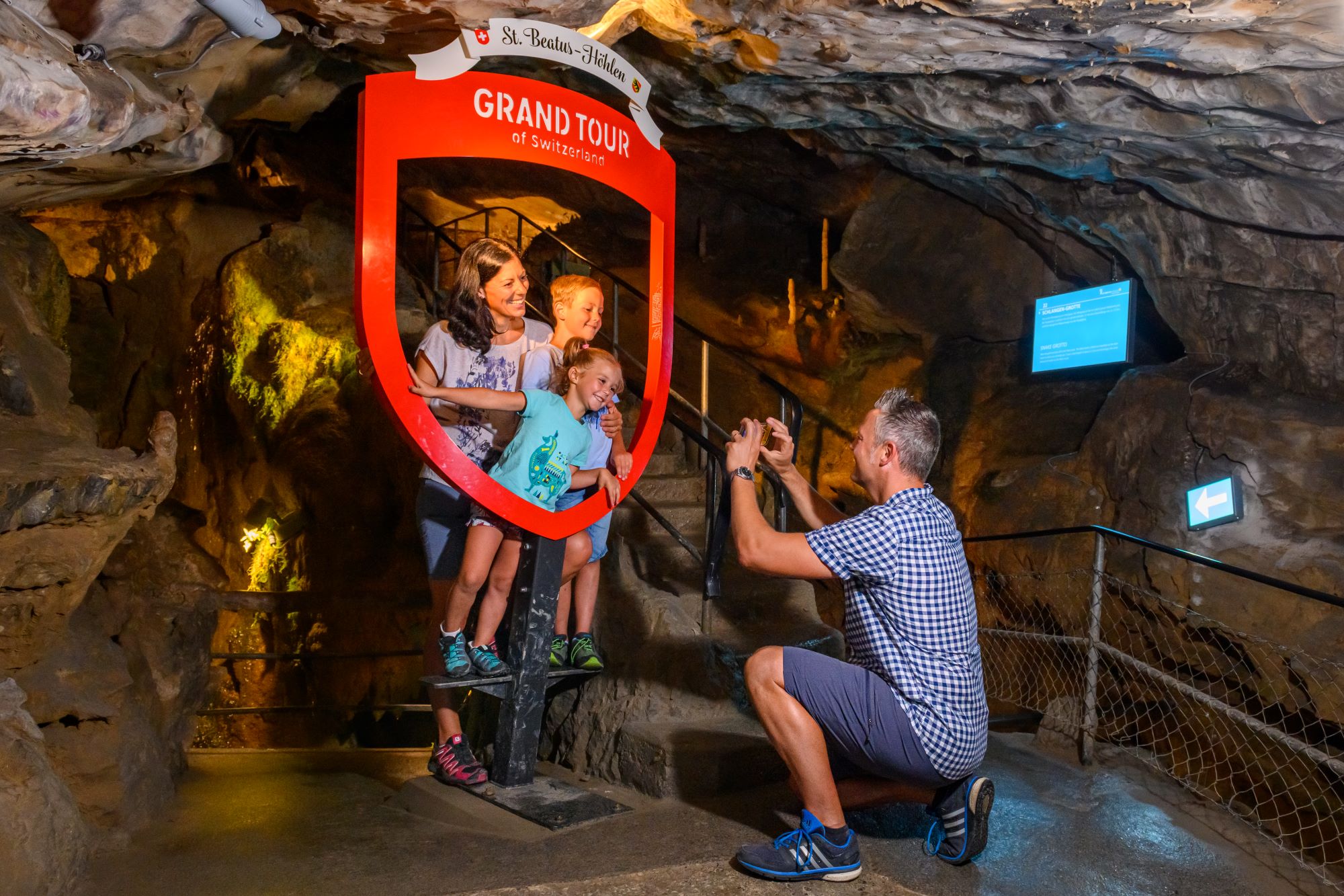 Les grottes de Saint-Béat déploient un parcours sécurisé d’un kilomètre à travers galeries et concrétions géantes.