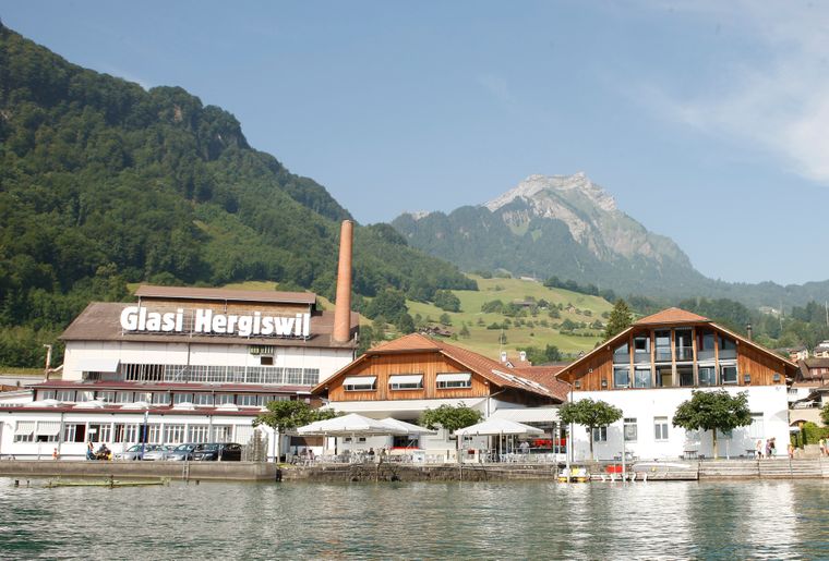 Glasi, à Hergiswil, est la dernière verrerie à l'ancienne de Suisse, mais aussi une parfaite destination de loisirs. © DR