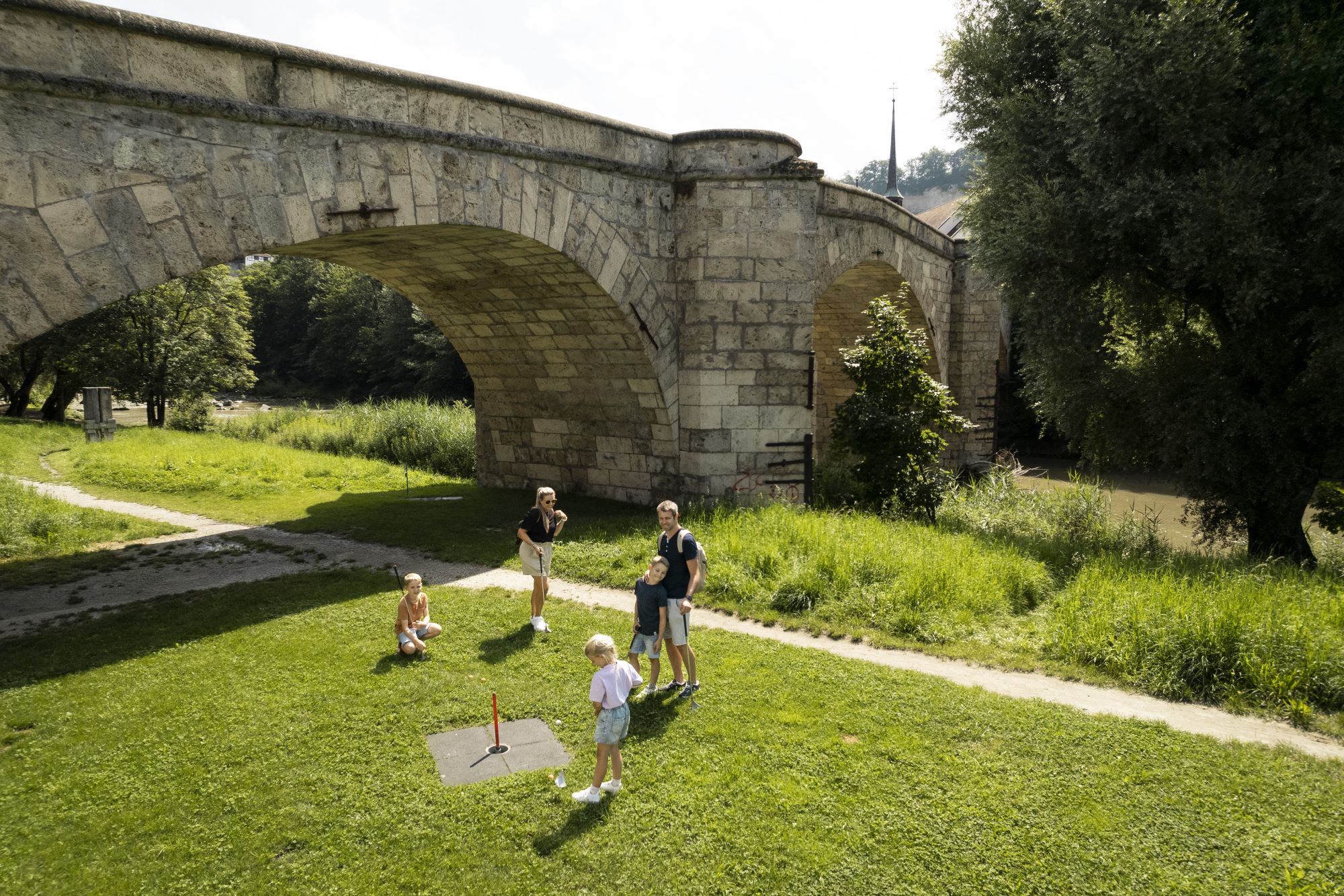 Golf urbain ou musées ? Avec la City Card Fribourg, on ne choisit pas et on multiplie les sorties zéro souci en ville. © Switzerland Tourism / Nicole Schafer