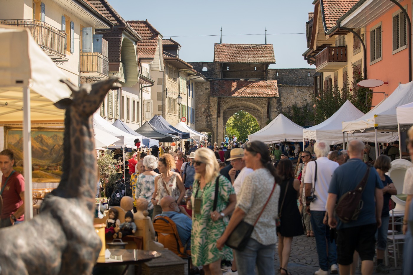 la brocante en plein air d'Estavayer-le-Lac.