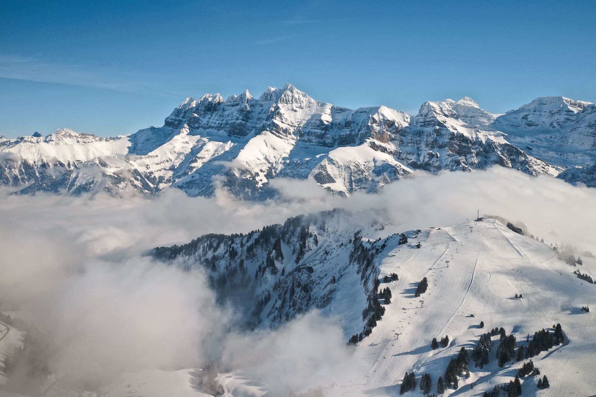 Skier dans la Région des Dents du Midi, c'est l'assurance de trouver les pistes idéales à toutes les pratiques.