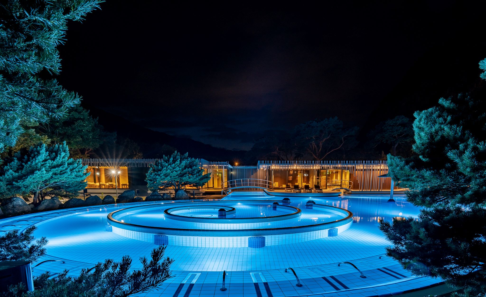 Bassin extérieur des Bains de Lavey dans le canton de Vaud