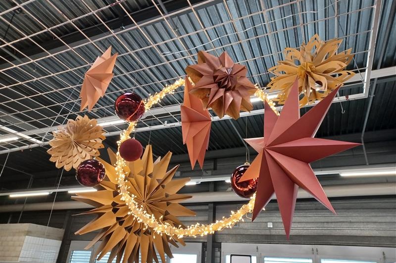 Tout un monde de guirlandes lumineuses égaiera Migros Renens.